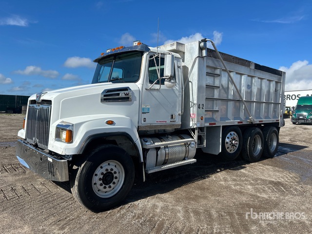 2016 Western Star 4700SF 8x4 Tri/A Dump Truck