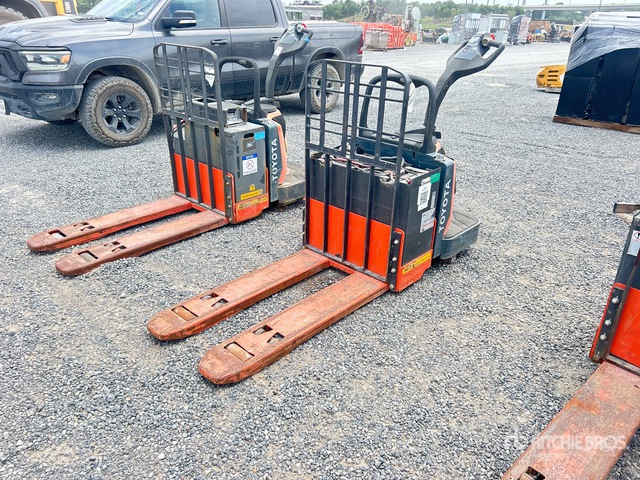 2023 Toyota 8HBE30 6000 lb Electric Pallet Jack