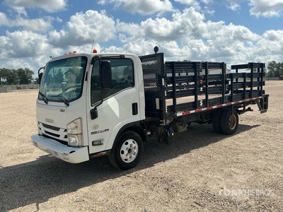 2016 Isuzu NPR 4x2 Ciężarówka z płaską platformą