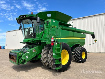 2017 John Deere S680 Combine Harvester