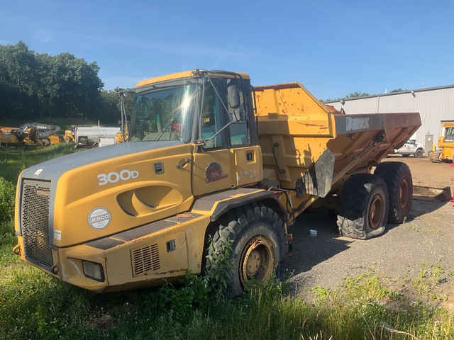 2006 John Deere 300D Articulated Dump Truck (Inoperable) 2006 John Deere 300D Articulated Dump Truck (Inoperable)