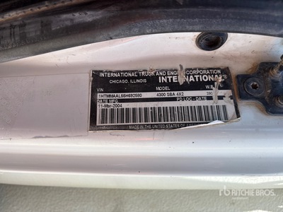 2005 International 4300 4x2 Camion de service