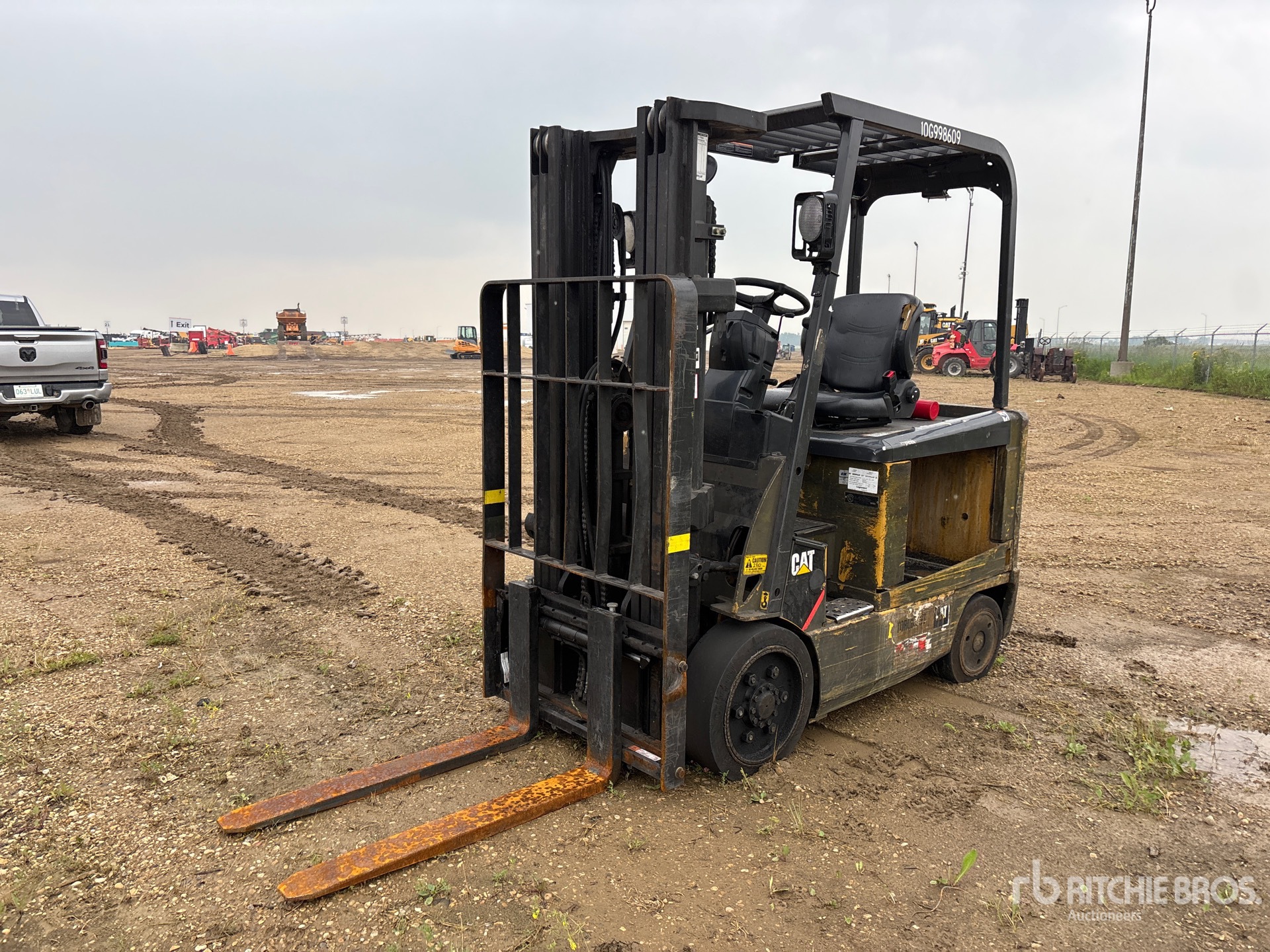 2010 Cat EX4000 4000 lb Electric Forklift (Inoperable)