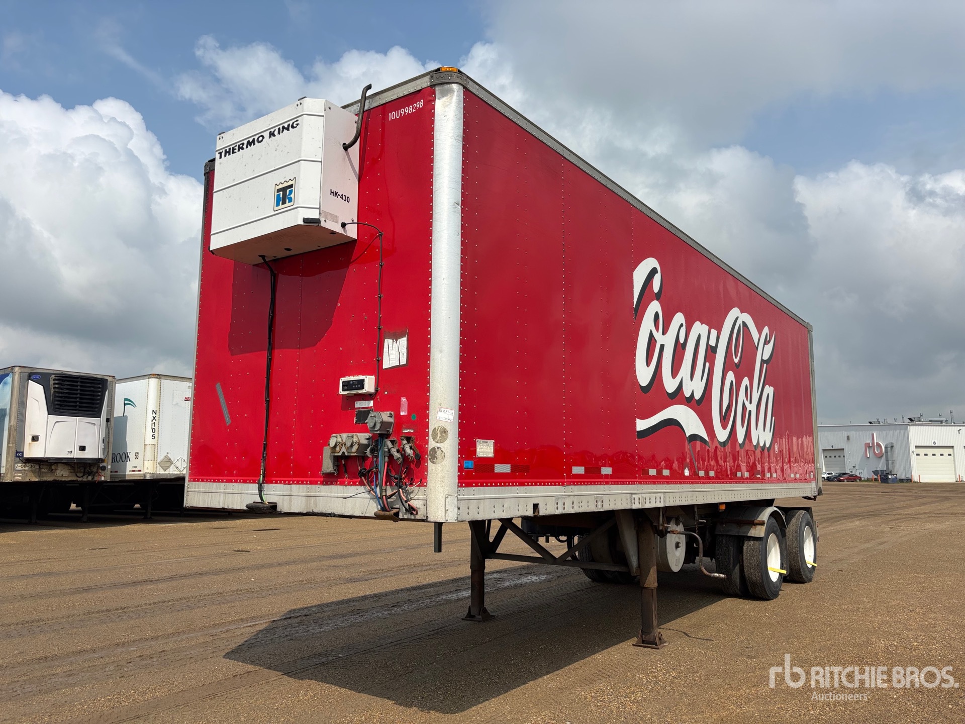 2010 Manac 28 ft x 102 in T/A Heated Van Trailer