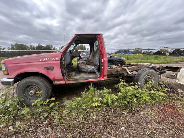1995 Ford F-250 4x4 Pickup (Inoperable)