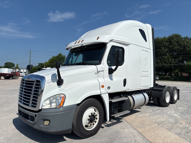 2020 Freightliner Cascadia 125 6x4 T/A Sleeper Truck Tractor