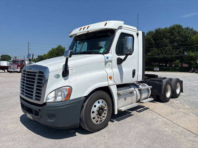 2018 Freightliner Cascadia 125 6x4 T/A Day Cab Truck Tractor