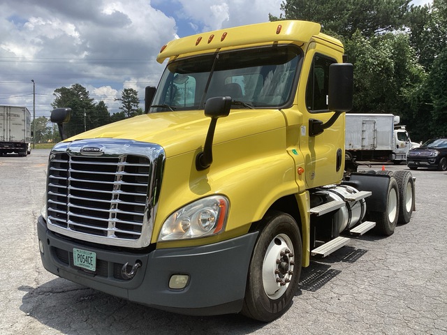 2020 Freightliner Cascadia 125 6x4 T/A Day Cab Truck Tractor