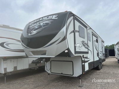 2015 Avalanche Keystone 380FL 38 ft T/A Travel Trailer