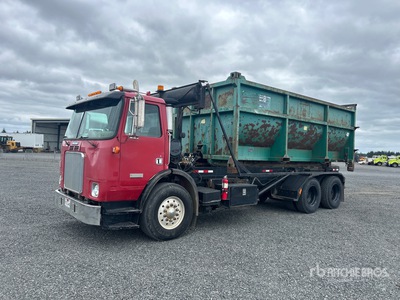 1995 White/GMC XPeditor WX 6x4 Roll-Off Truck