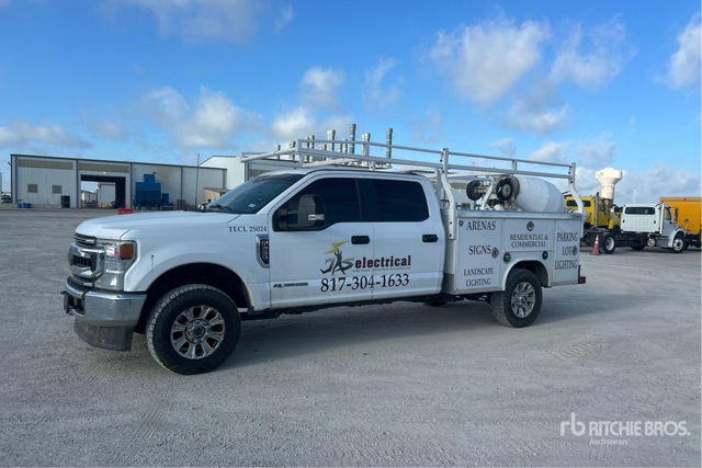 2022 Ford F-250 4x4 Crew Cab Utility Truck
