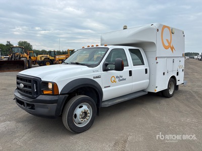 2006 Ford F-550 XL 4x4 Crew Cab Camión Utilitario