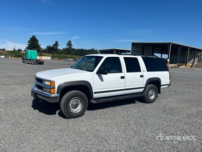1999 Chevrolet Suburban 2500 LS 4WD SUV