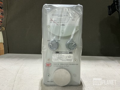 IET 1557-A Vibration Calibrator w/Case
