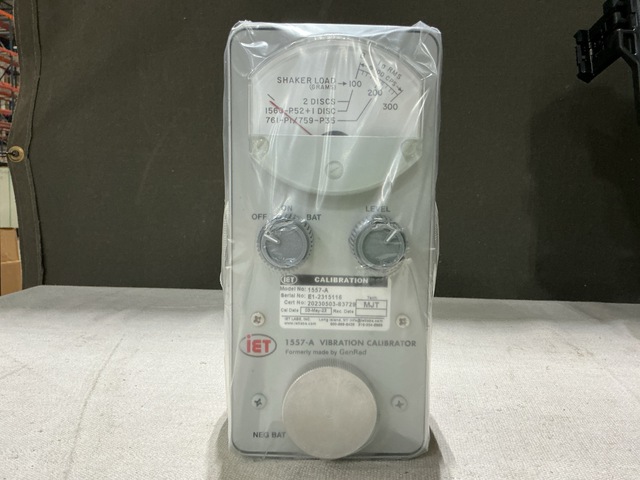 IET 1557-A Vibration Calibrator w/Case