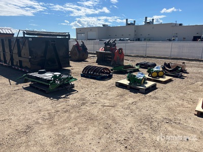 Quantity of (8) Pallets of John Deere S690 Combine Parts and Accessories その他 - 店舗 & 倉庫