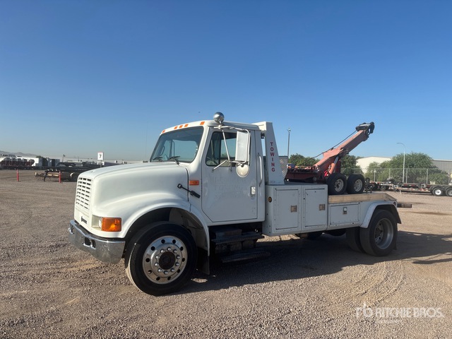 1998 International 4700 4x2 Tow Truck
