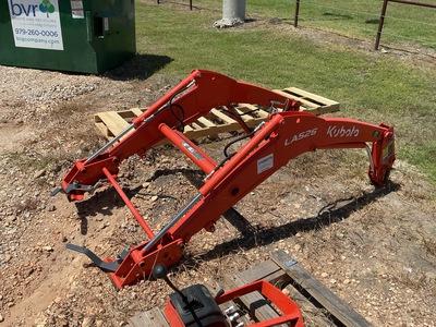 Kubota LA526 Front Loader Attachment (Inoperable)