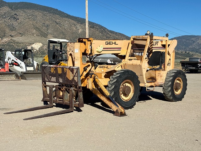 Gehl 883 Telehandler