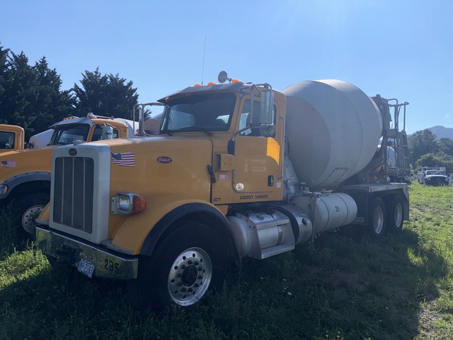 2016 Peterbilt 365 6x4 Mixer Truck 2016 Peterbilt 365 6x4 Mixer Truck