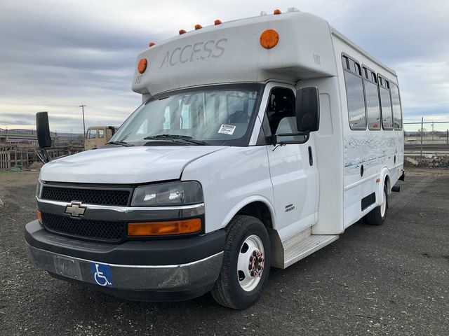 2013 Chevrolet Express Cutaway G4500 Bus