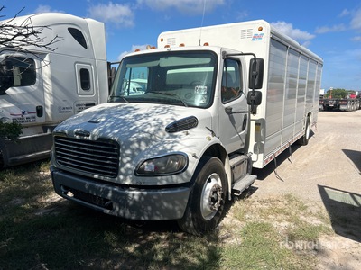 2010 Freightliner M2 106 4x2 10 Bay Camión de bebidas