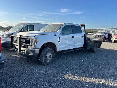 2018 Ford F-350 XL 4x4 Crew Cab Flatbed Truck