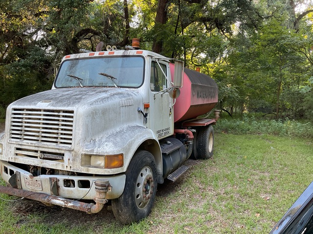 2000 International 8100 4x2 Water Truck (Inoperable)