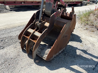 CWS 54 in Q/C Cleanup Excavator Bucket - Fits Linkbelt 225