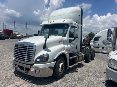 2018 Freightliner Cascadia 125 6x4 Cabeza Tractora Cabina Corta (Inoperable)