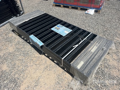 Quantity of (10) 7.9 ft x 3.3 ft Black Galvanized Steel Clôture (Unused)