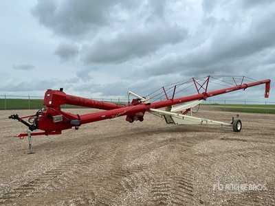 2003 Farm King 1370 13 in x 70 ft Swing Grain Auger
