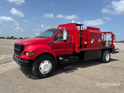 2000 Ford F-750 4x2 Fuel Truck