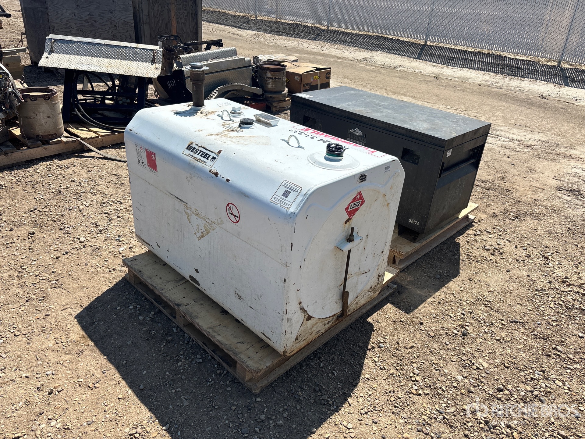 2017 Westeel 655 L Portable Steel Diesel Fuel Tank