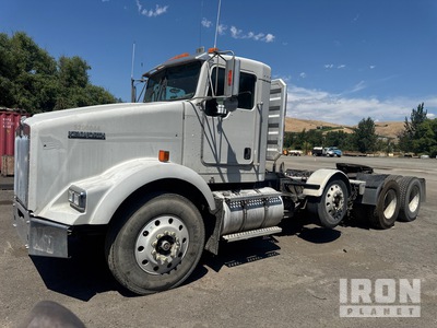 2007 Kenworth T800 6x4 Tri/A Day Cab Truck Tractor