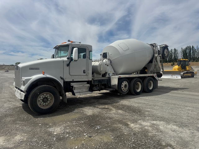 2004 Kenworth W900 10x4 Mixer Truck