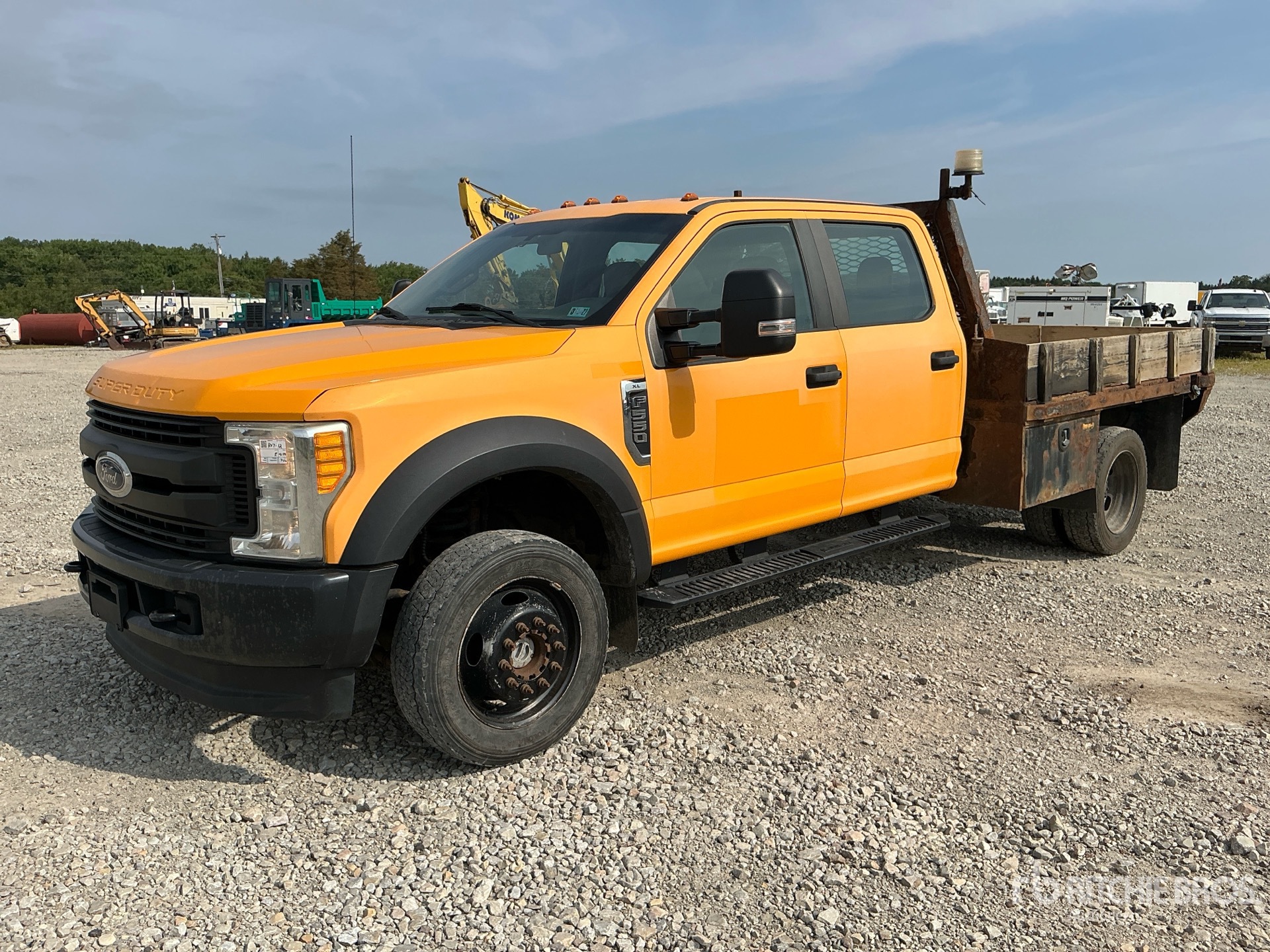 2017 Ford F-550 XL 4x4 Crew Cab Flatbed Truck