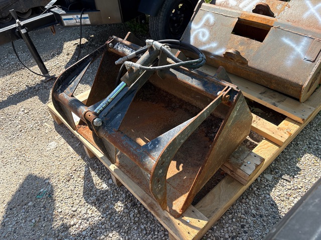31 in Mini Skid Steer Grapple Bucket