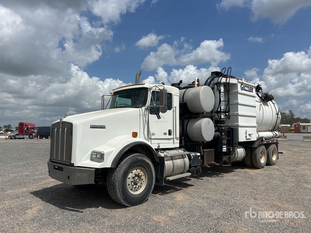 Guzzler on 2013 Kenworth T800 6x4 Vacuum Excavator Truck