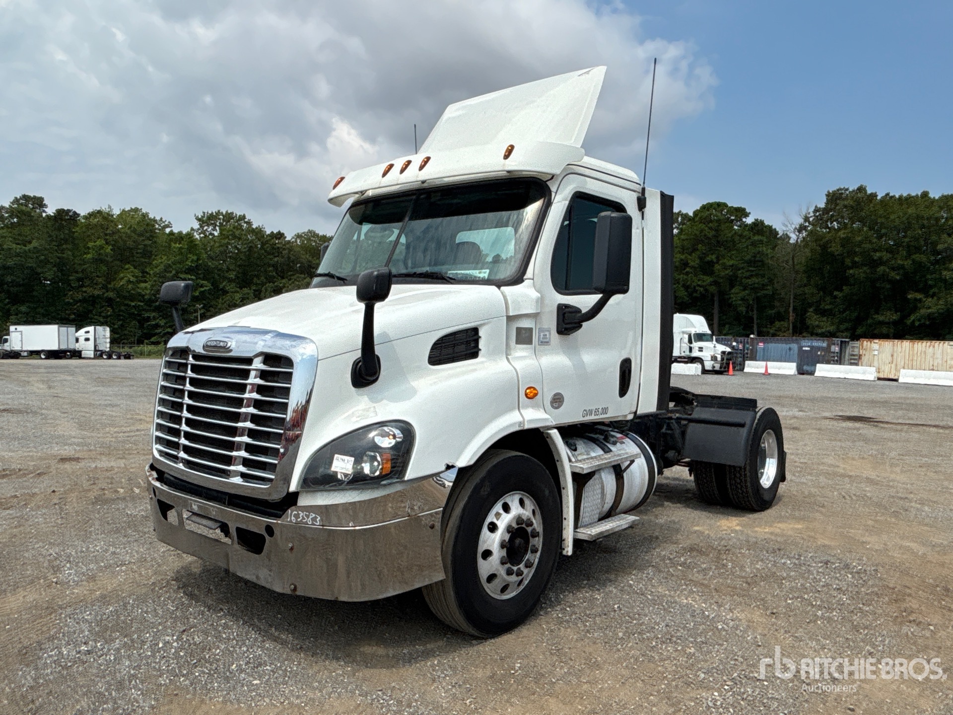 2017 Freightliner Cascadia 113 4x2 S/A Day Cab Truck Tractor