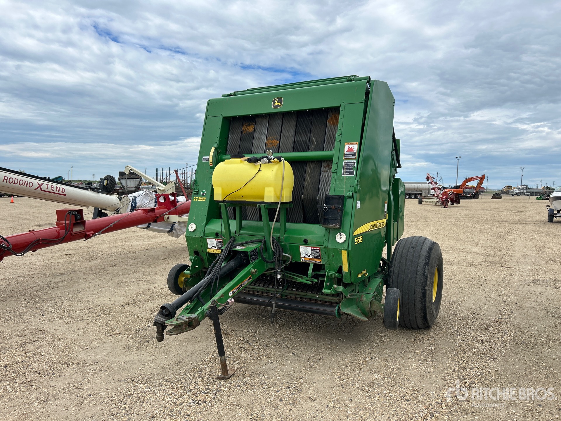 2011 John Deere 568 Round Baler