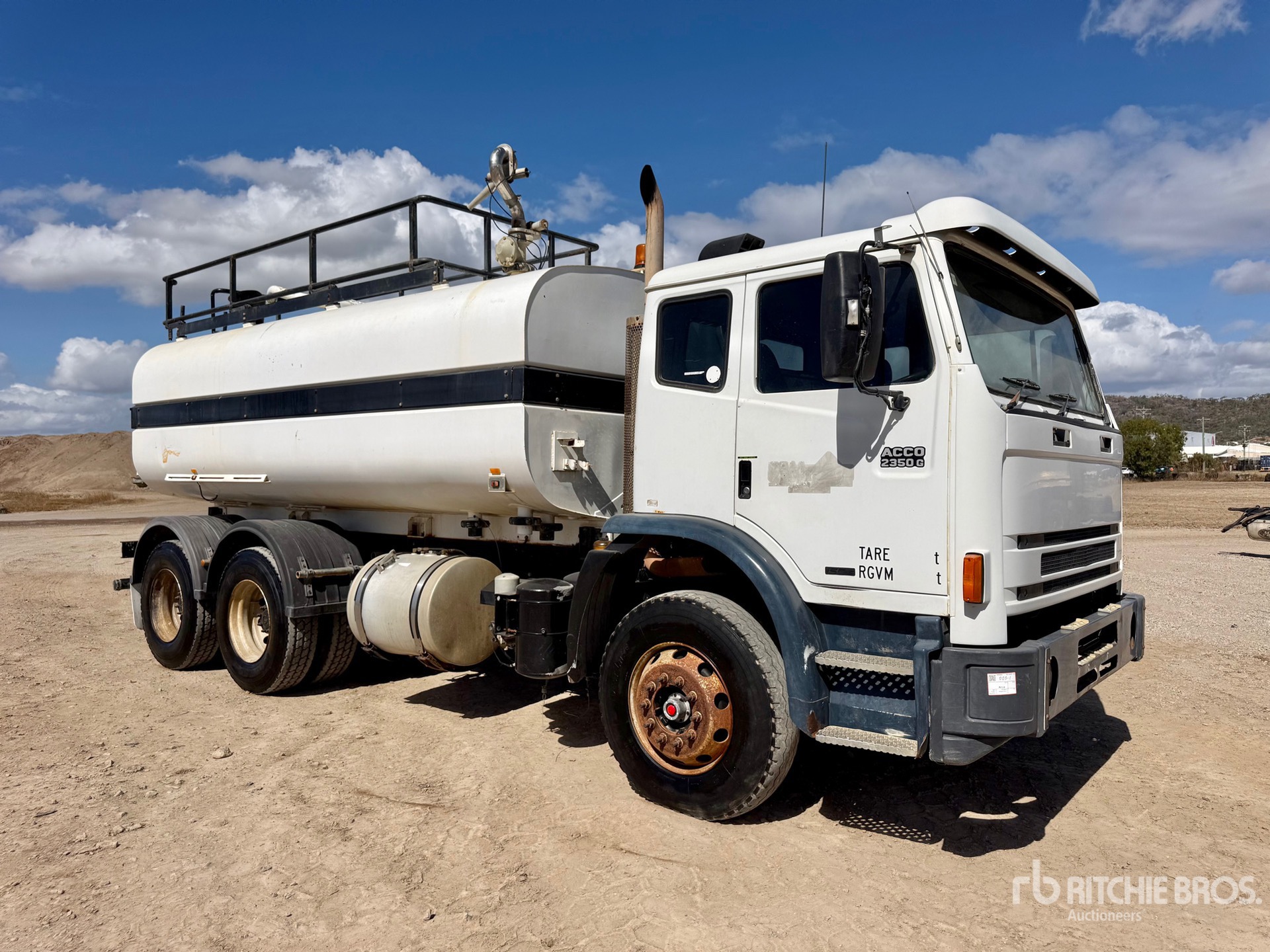 2007 International ACCO 2350G 13500 L 6x4 Water Truck