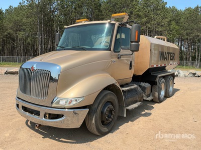 2005 International 8600 4x2 شاحنة مياه