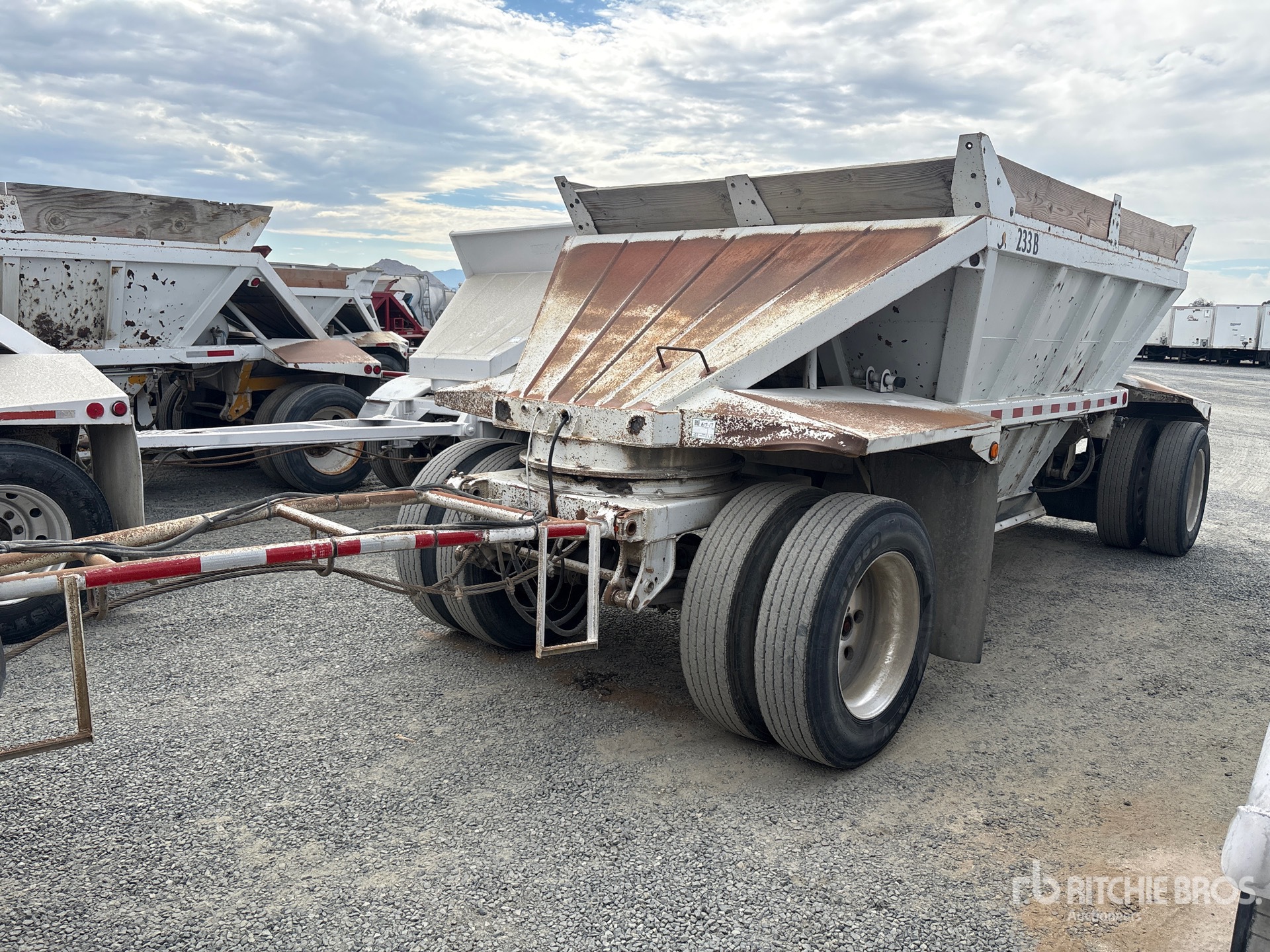 1980 Gallaty 20 ft T/A Turntable Pup Belly Dump Trailer