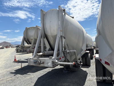 1990 J&L Tank 570 cft S/A Pneumatic Bulk Trailer