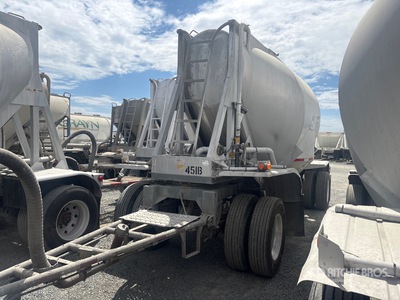 1987 J&L Tank 570 cft T/A Turntable Pneumatic Bulk Trailer