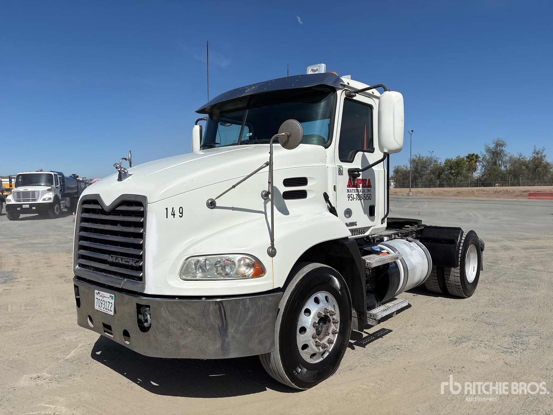 2015 Mack CXU612 4x2 S/A Day Cab Truck Tractor