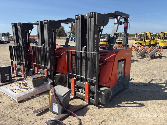Toyota 4000 lb Electric Forklift