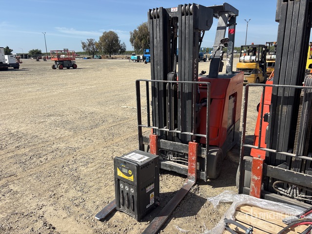 Toyota 4000 lb Electric Forklift