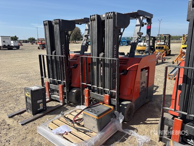 Toyota 4000 lb Electric Forklift